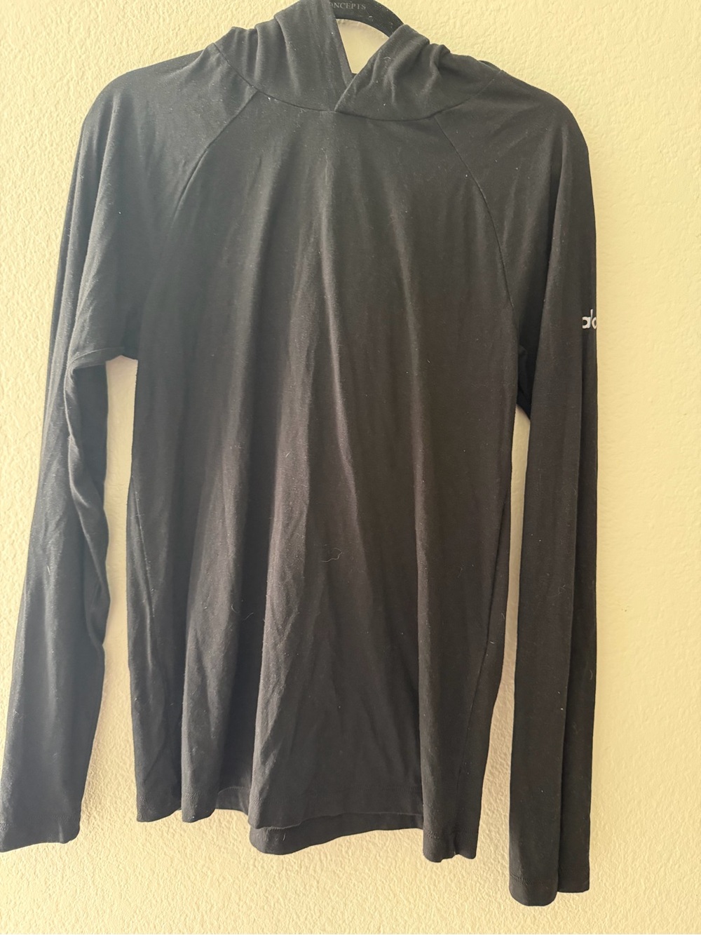 ALO Yoga Men’s Black Long-Sleeve Hooded Shirt